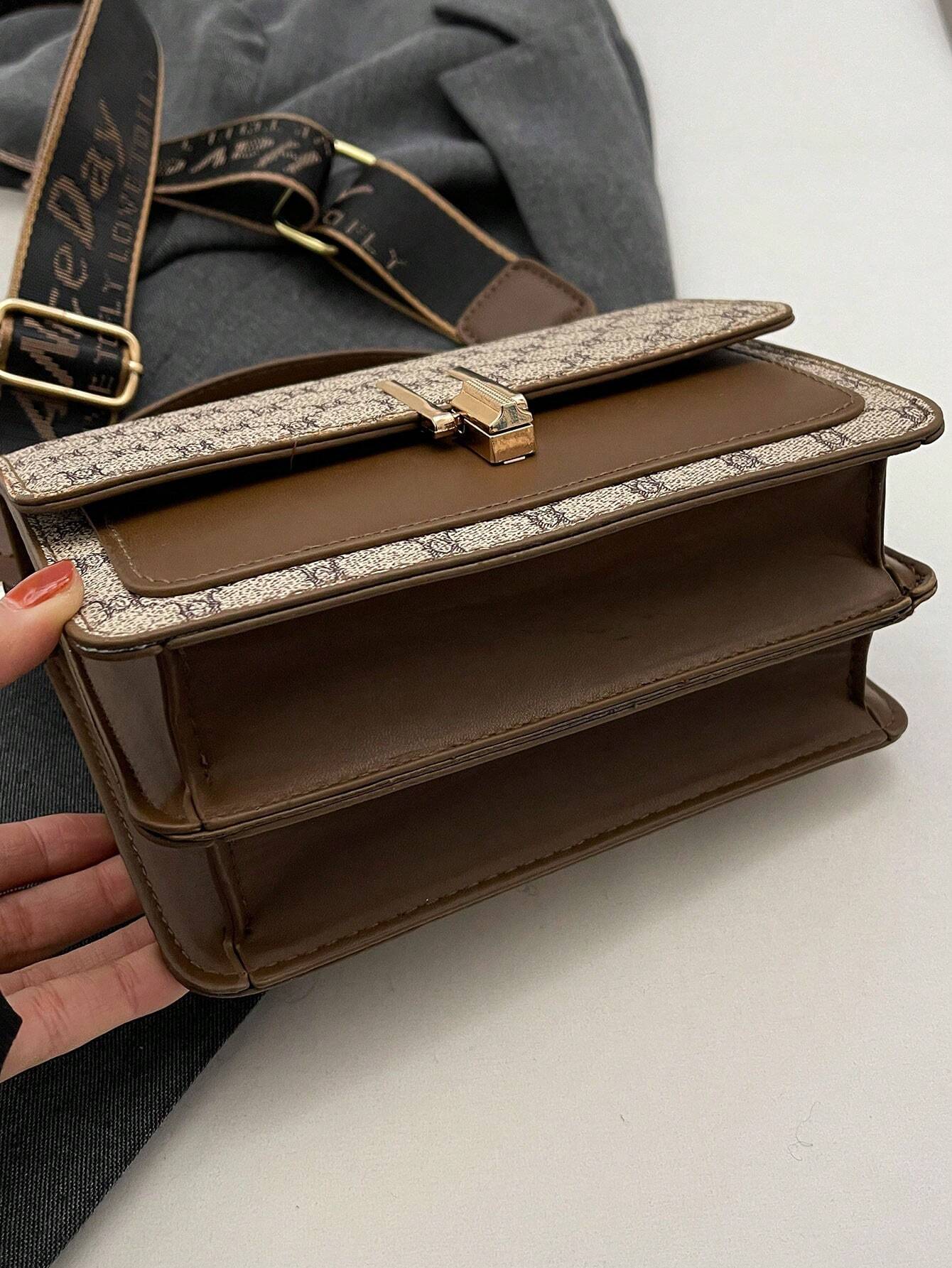 base del bolso gris de dos capas