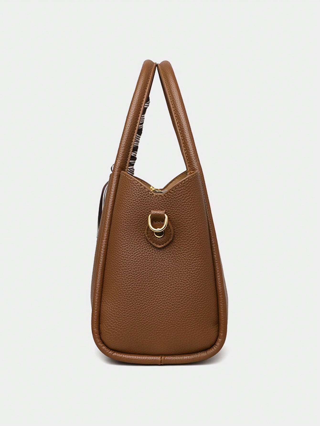 bolso cubo marrón para mujer vista trasera con textura granulada