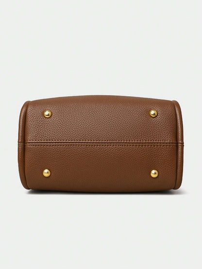 bolso cubo marrón para mujer vista lateral con argolla dorada