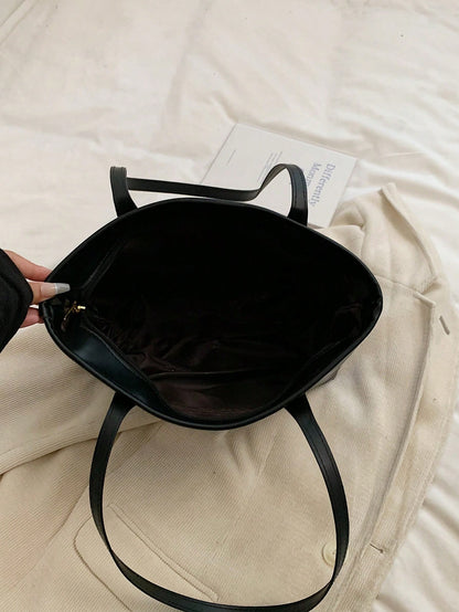 Bolso tote negro para mujer vista superior con interior amplio