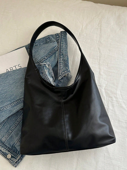Bolso hobo negro para mujer con acabado liso y costura central