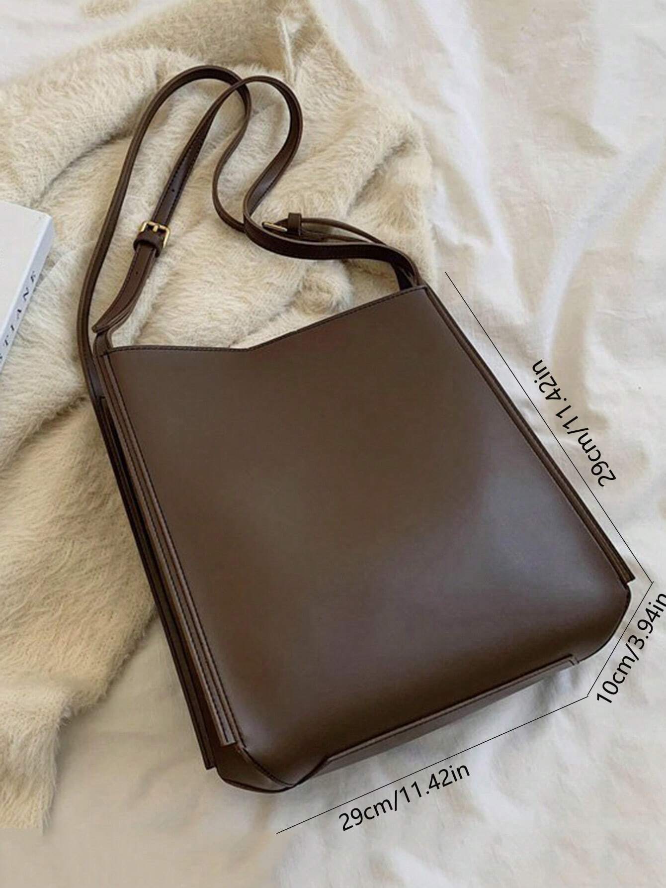 Bolso tote café chocolate para mujer detalle de medidas y asas ajustables