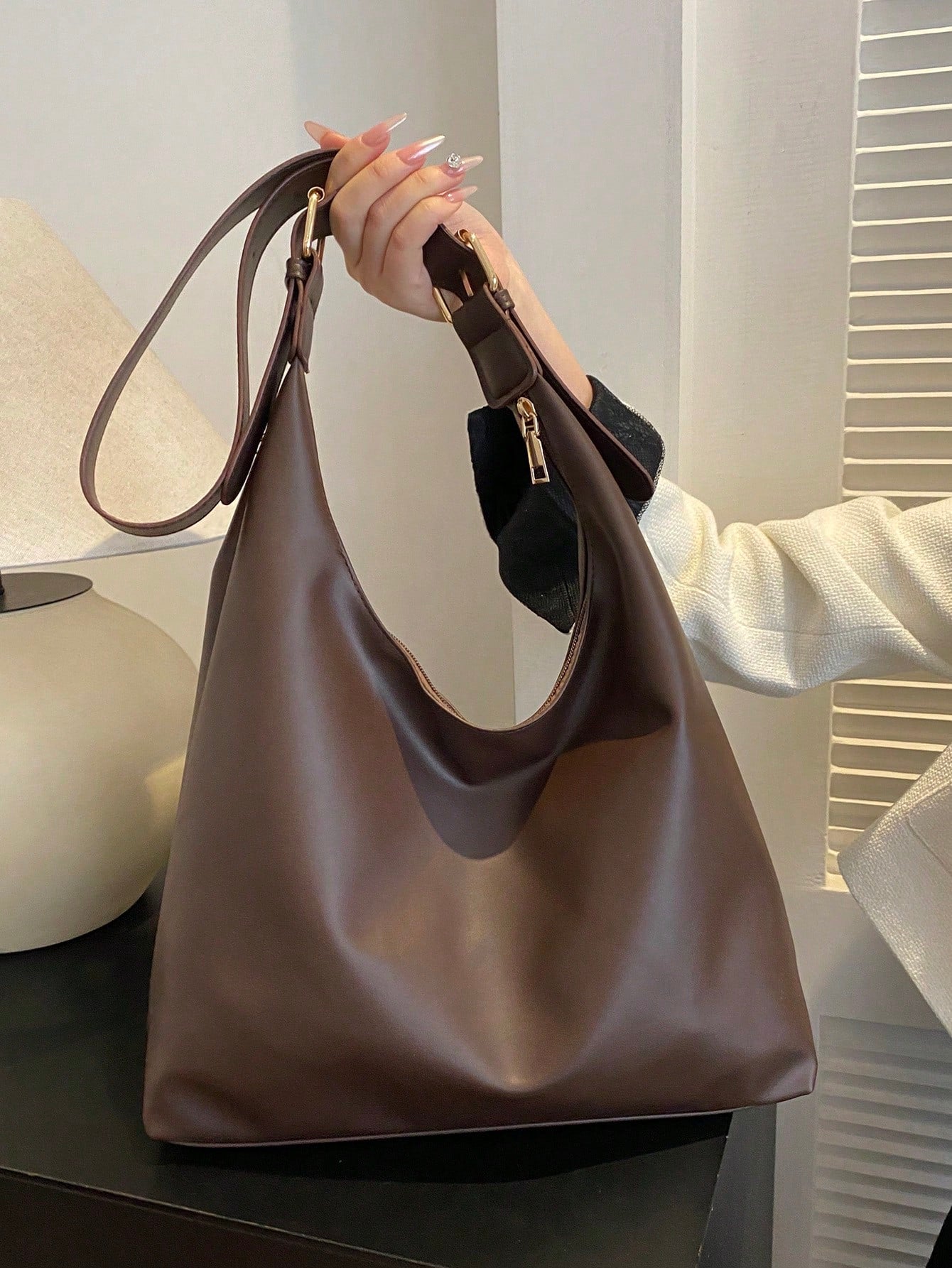 bolso café hobo para dama de gran capacidad
