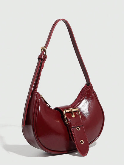 Bolso hobo burdeos para mujer con acabado brillante y hebilla decorativa
