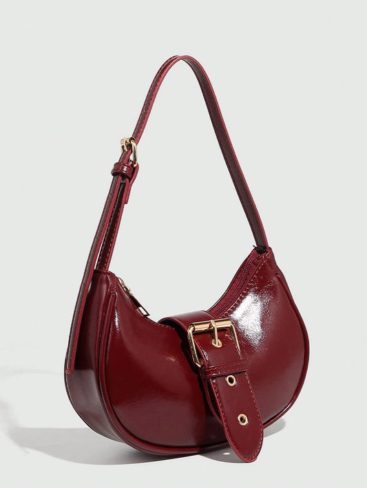 Bolso hobo burdeos para mujer con acabado brillante y hebilla decorativa