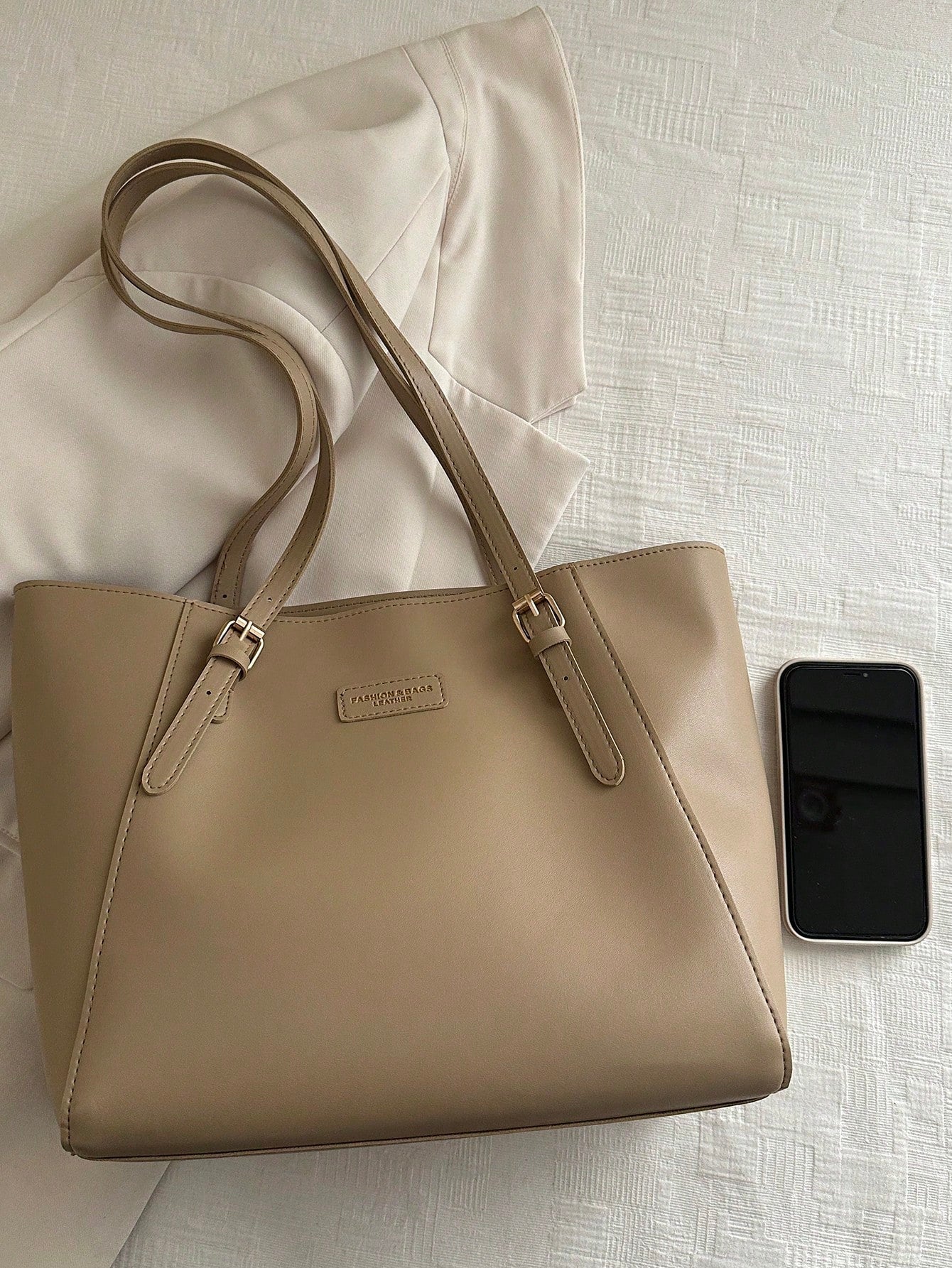 bolso caqui tote para dama con diseño estructurado