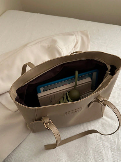 interior del bolso tote caqui con gran capacidad