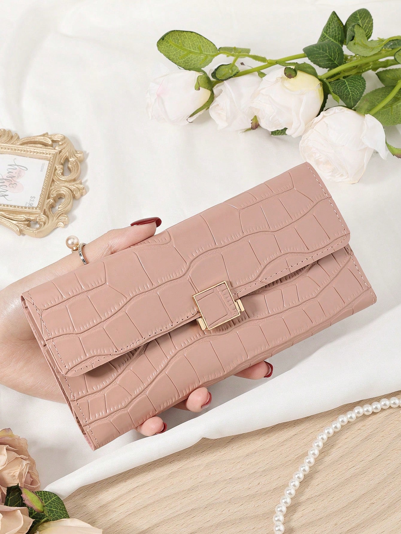 Cartera Borgoña Texturizada Con Broche Para Dama