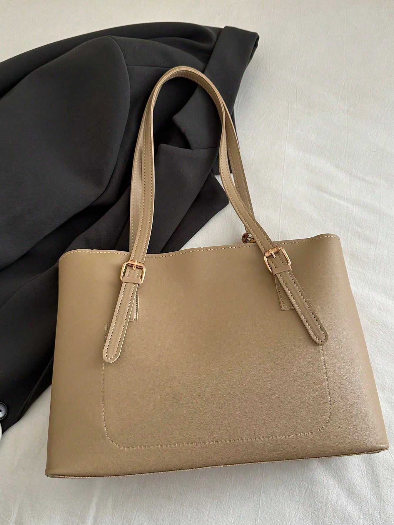 vista lateral y detalle del lazo decorativo