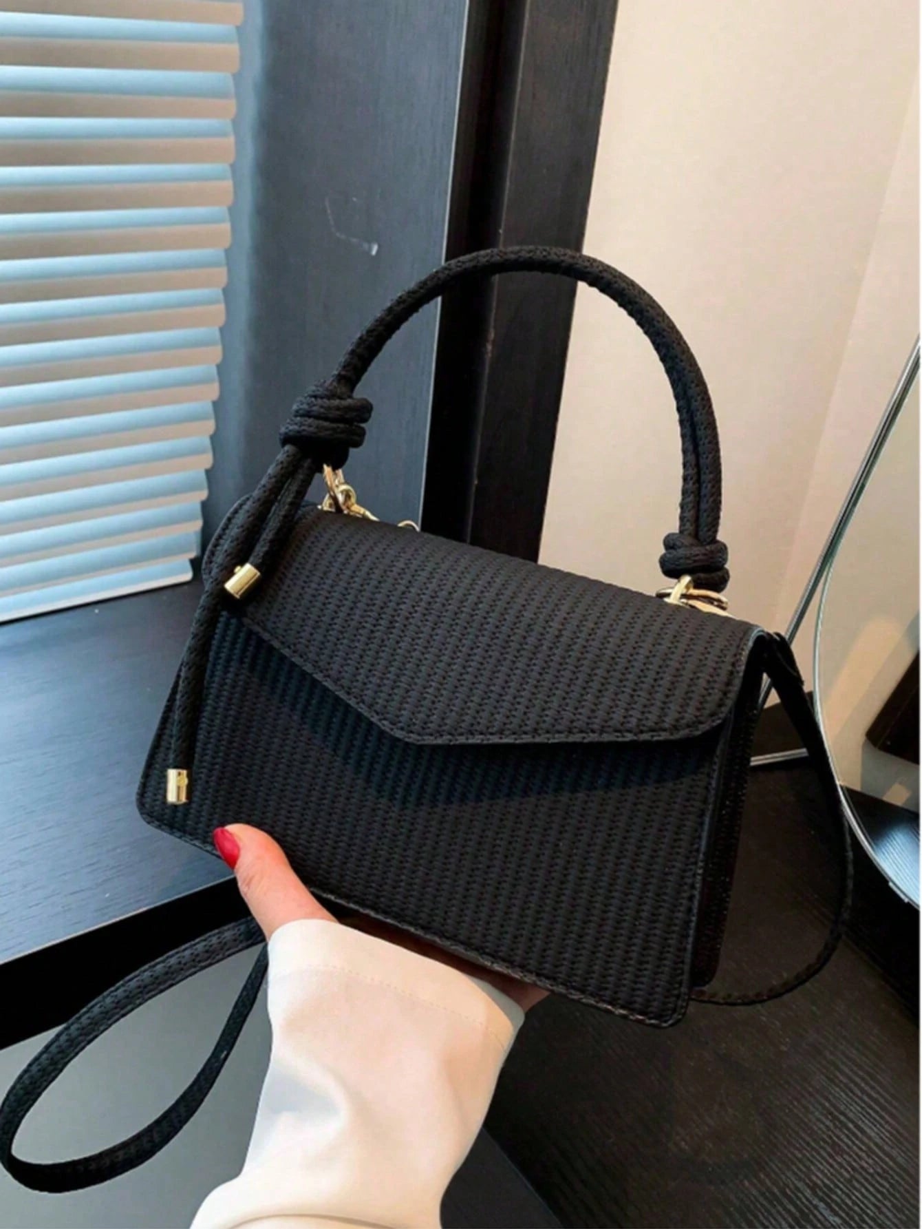 bolso negro mini texturizado para dama
