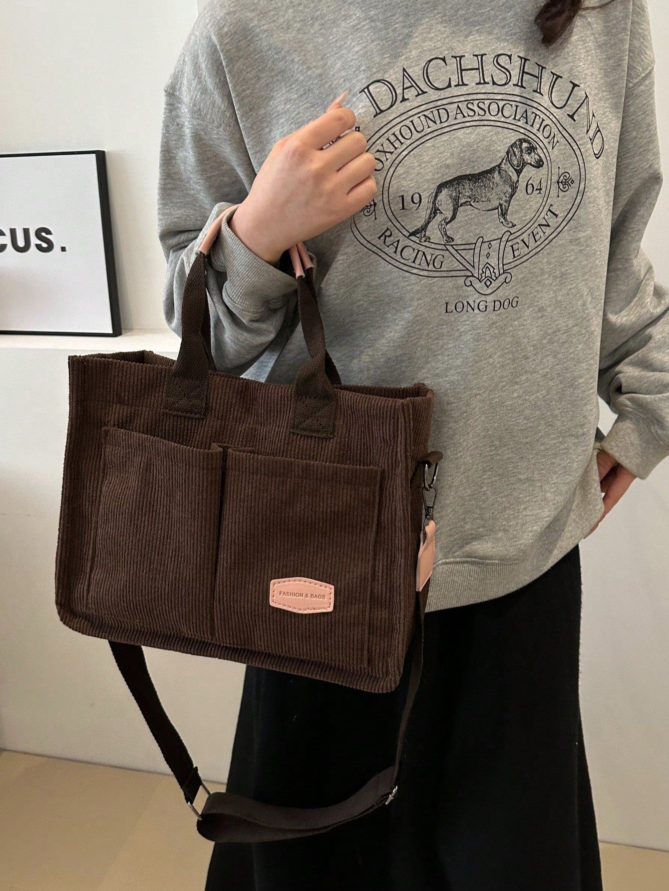 Bolso tote café de pana para mujer vista frontal