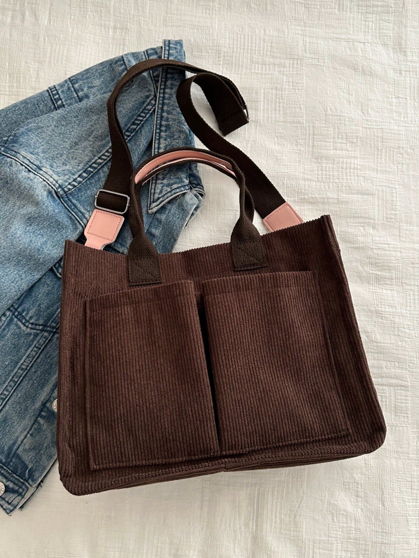 Bolso tote café de pana para mujer detalle de compartimentos