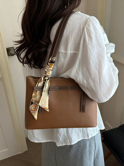 Bolso tote marrón para mujer vista sobre el hombro