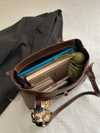 Bolso tote marrón para mujer con interior amplio

