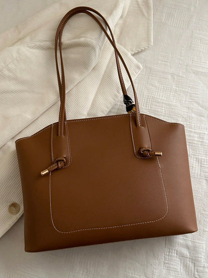 interior del bolso tote con compartimentos
