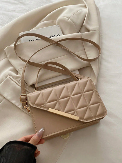 vista superior del bolso caqui con solapa dorada