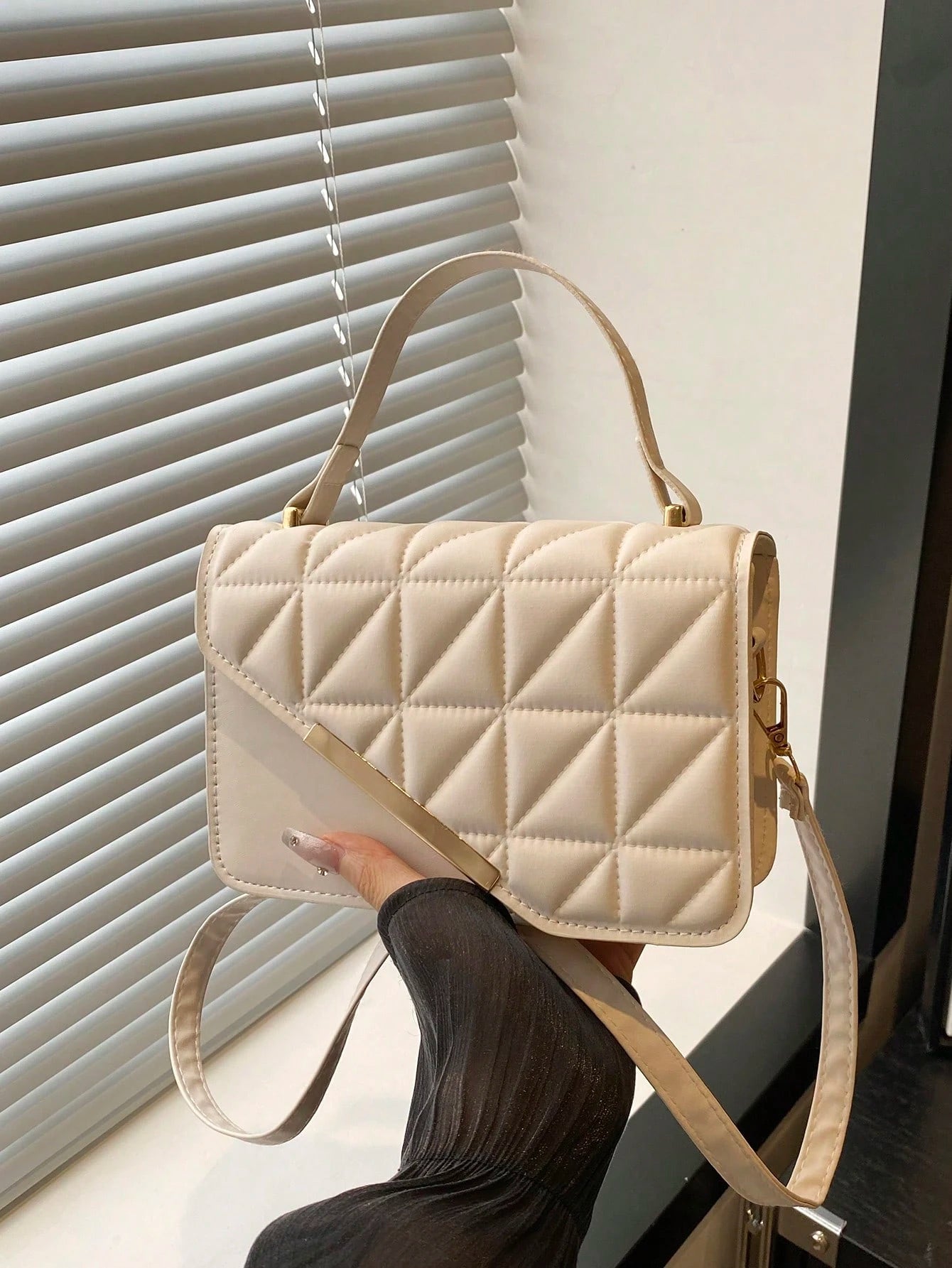 bolso beige mini acolchado para dama