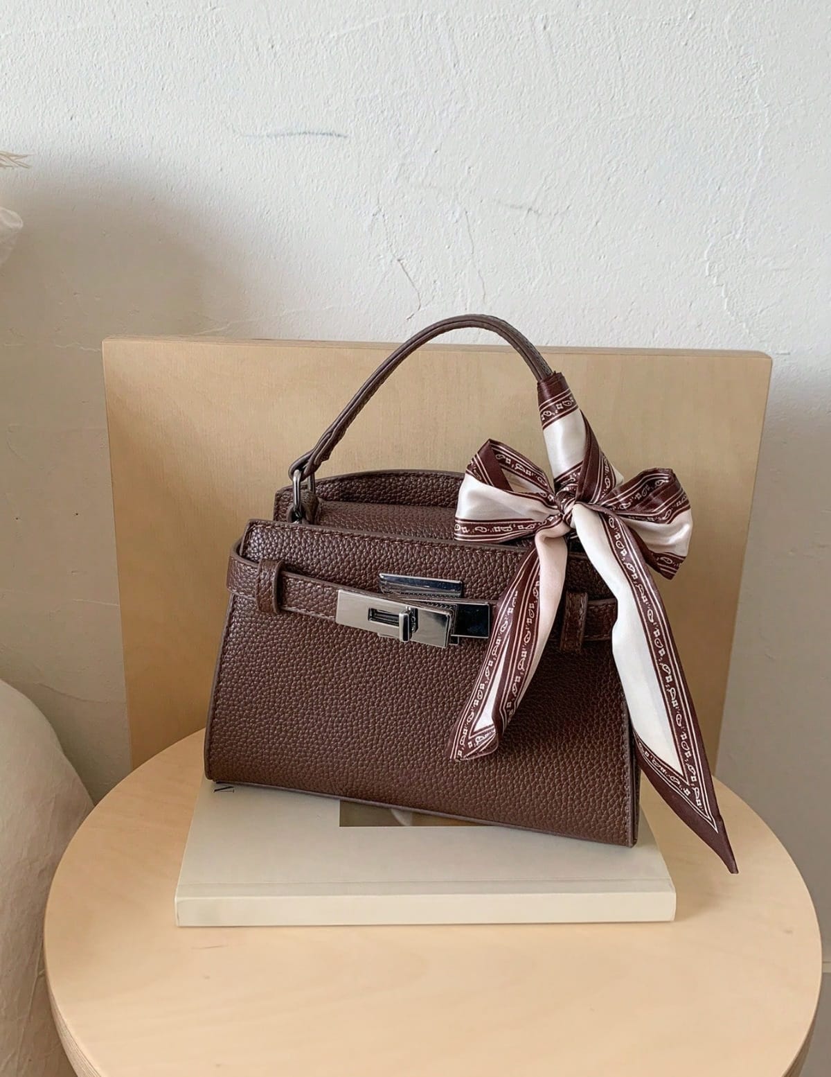 bolso café mini elegante para dama
