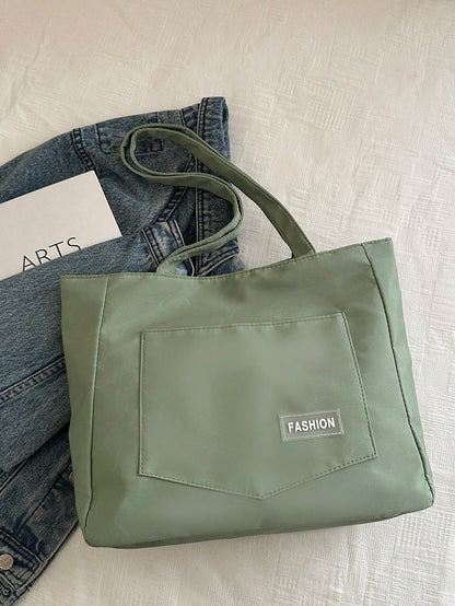 bolso tote verde para mujer vista frontal con detalle del bolsillo