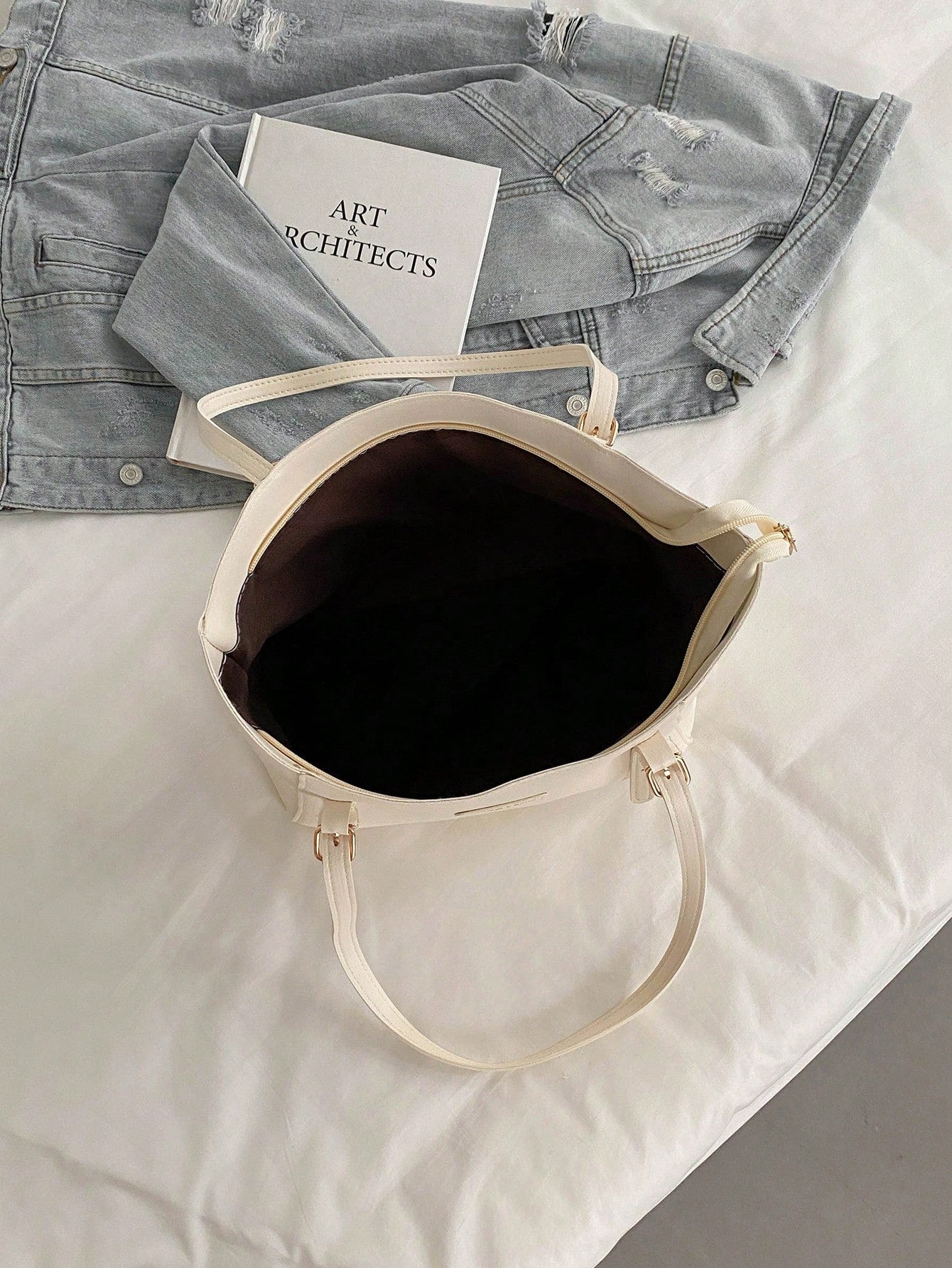 Bolso tote marfil para mujer con interior amplio y forro oscuro