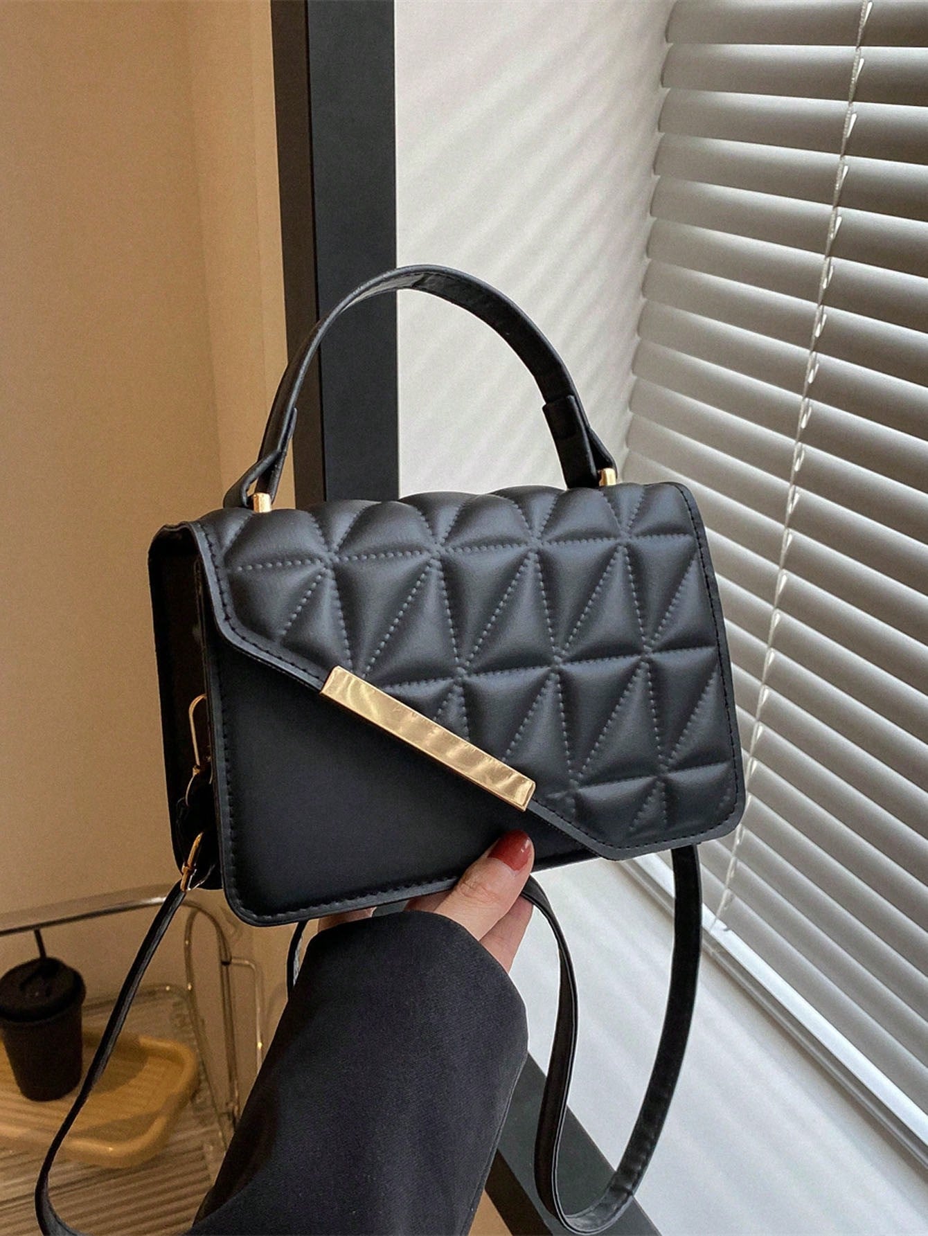 bolso negro mini acolchado para dama