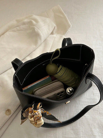 interior del bolso negro con gran capacidad