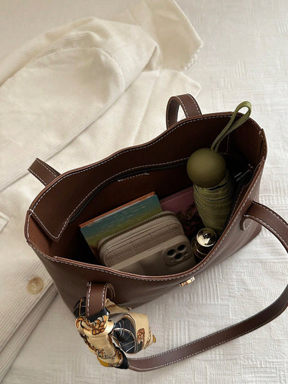 interior del bolso tote con gran capacidad