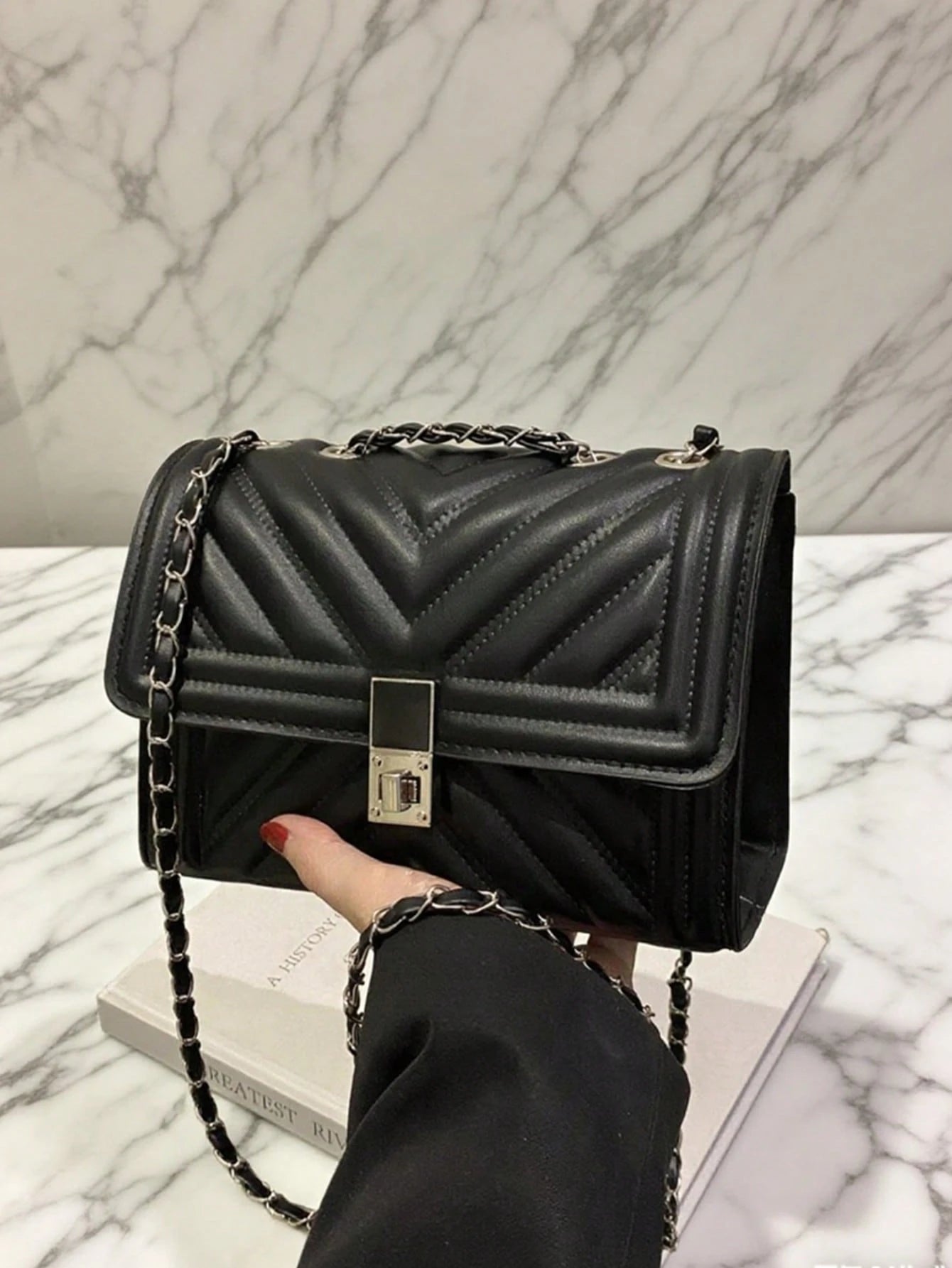 bolso negro cuadrado acolchado para dama
