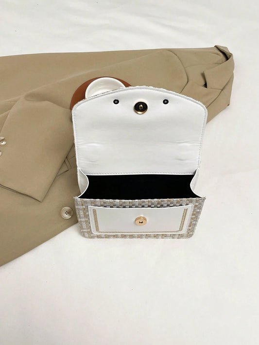 interior del bolso mini tejido beis