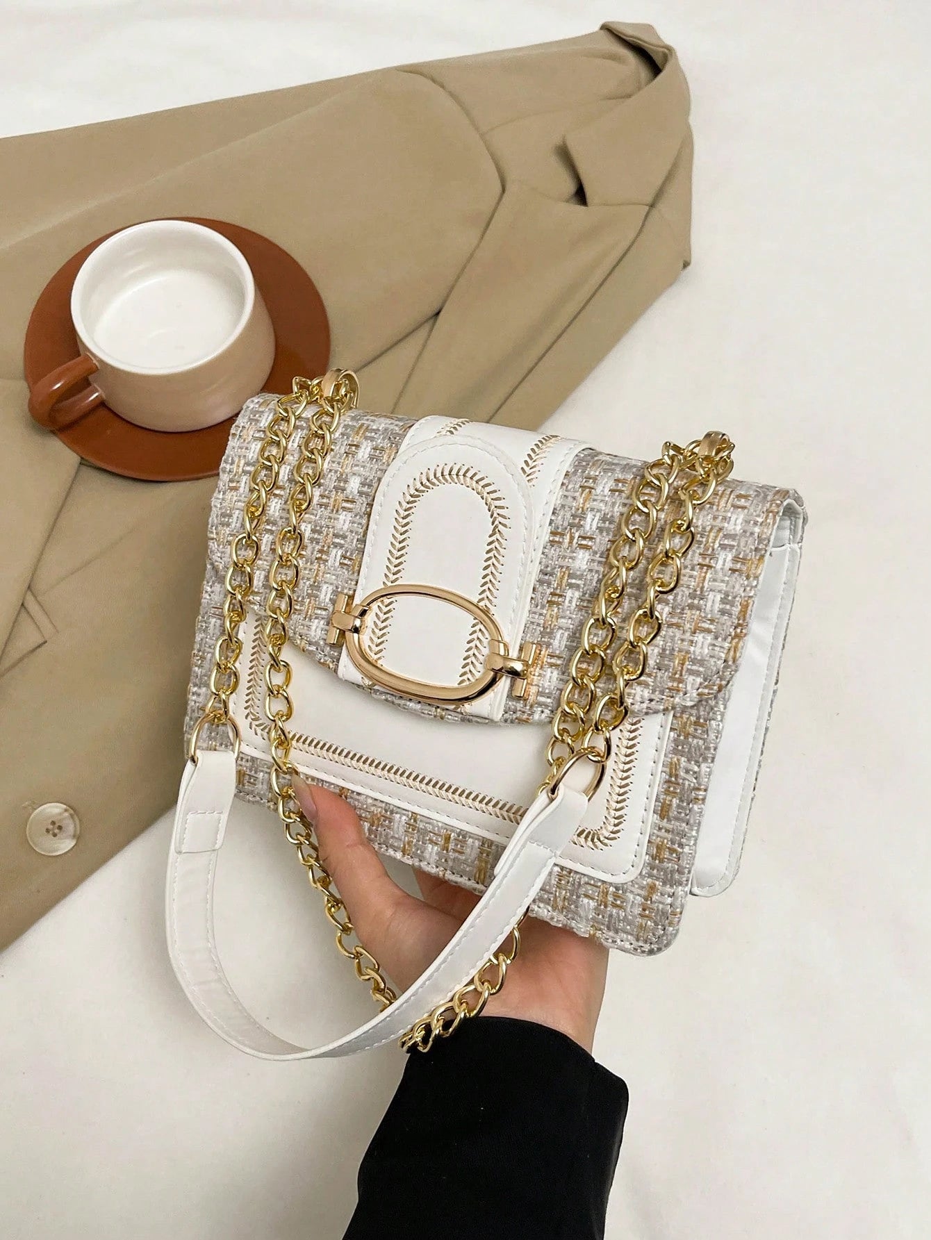 bolso tejido beis cuadrado para dama