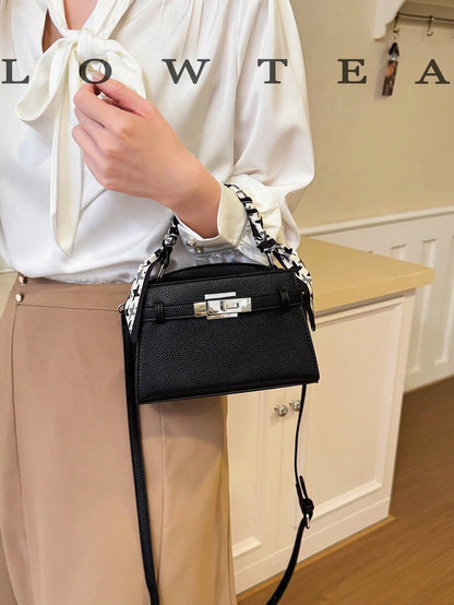 comparación de tamaño del bolso negro pequeño para dama