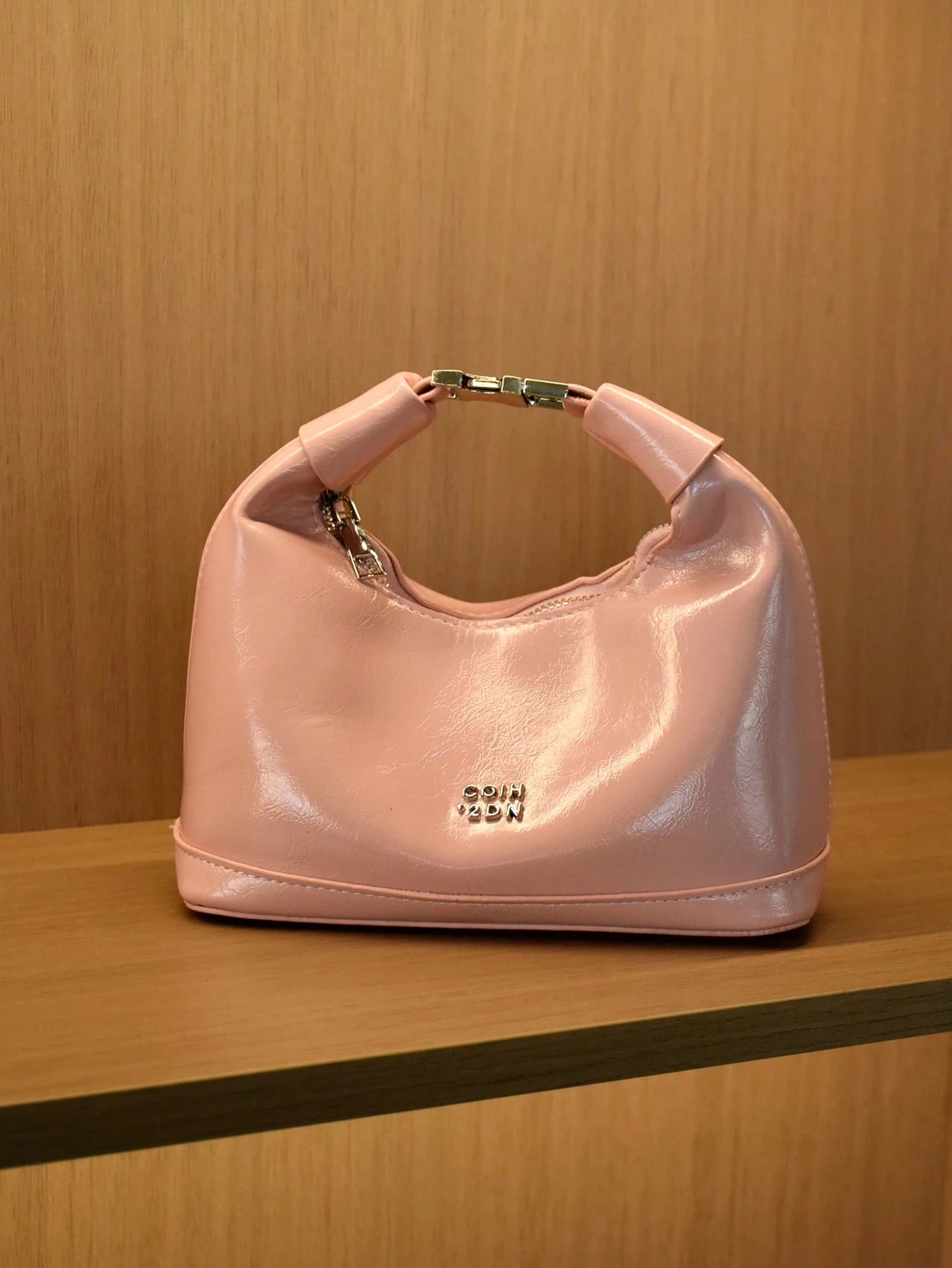bolso rosa pálido tipo hobo para dama vista frontal