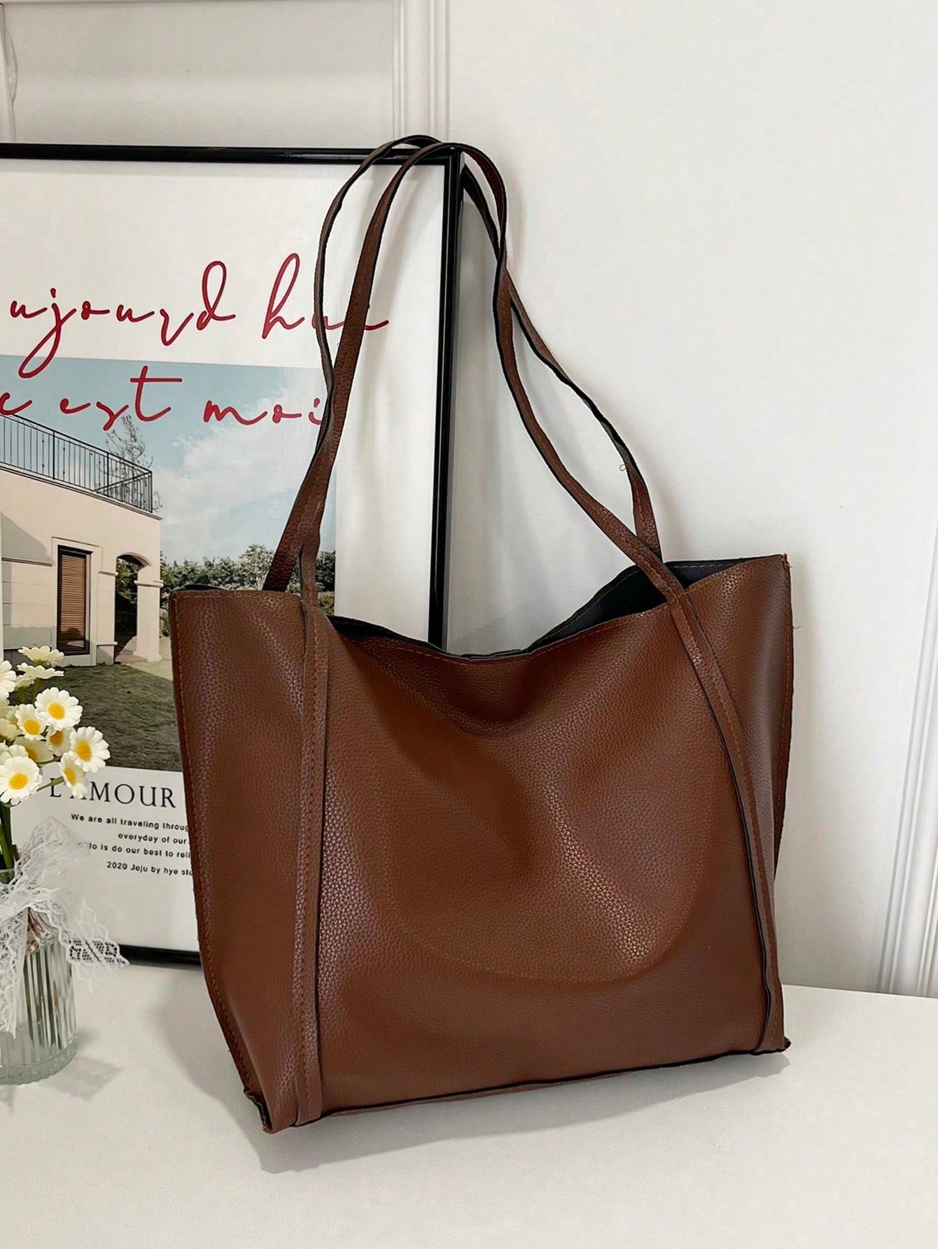 Bolso tote marrón para mujer con acabado texturizado y asas largas