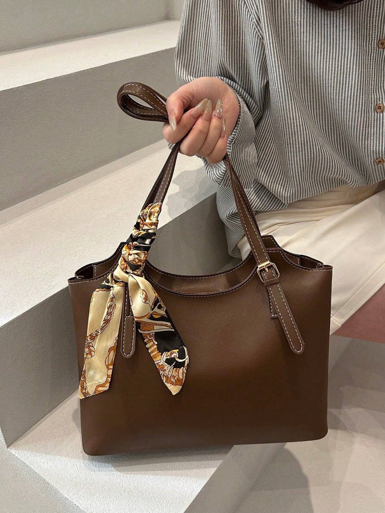 correa ajustable con pañuelo decorativo del bolso