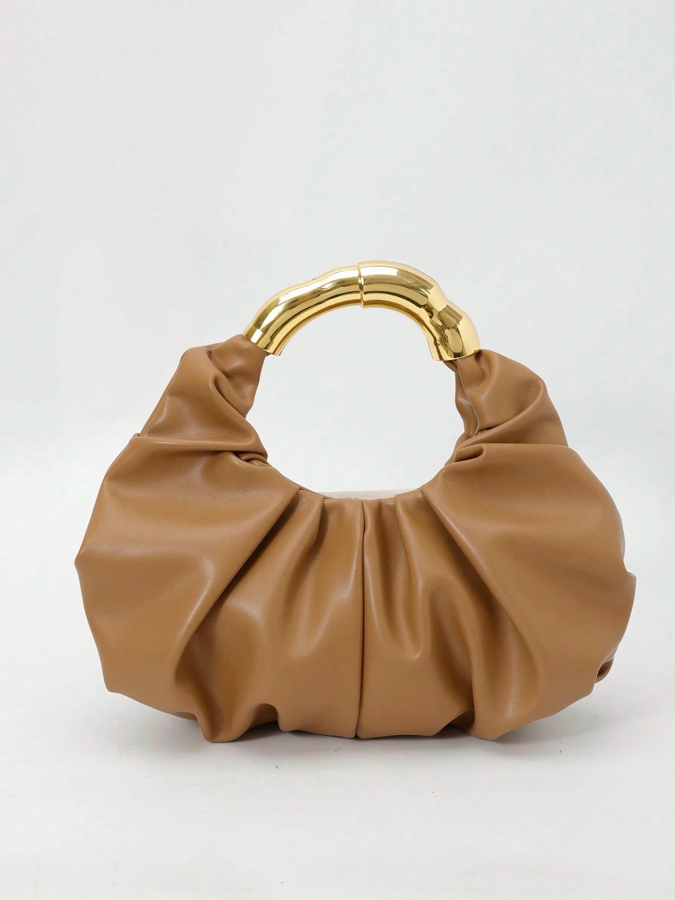 Bolso hobo marrón para mujer con asa dorada y diseño fruncido
