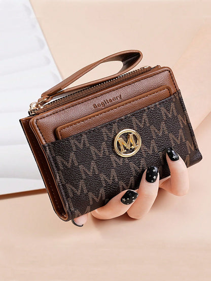 cartera café monograma para dama con correa de muñeca