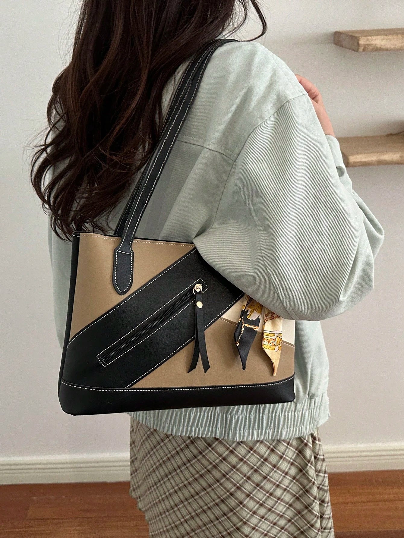 bolso tote para dama al hombro con bufanda decorativa