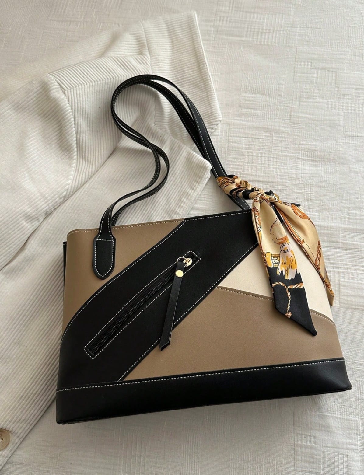 bolso caqui tote para dama con bufanda decorativa