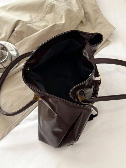 bolso café para mujer vista interior de gran capacidad
