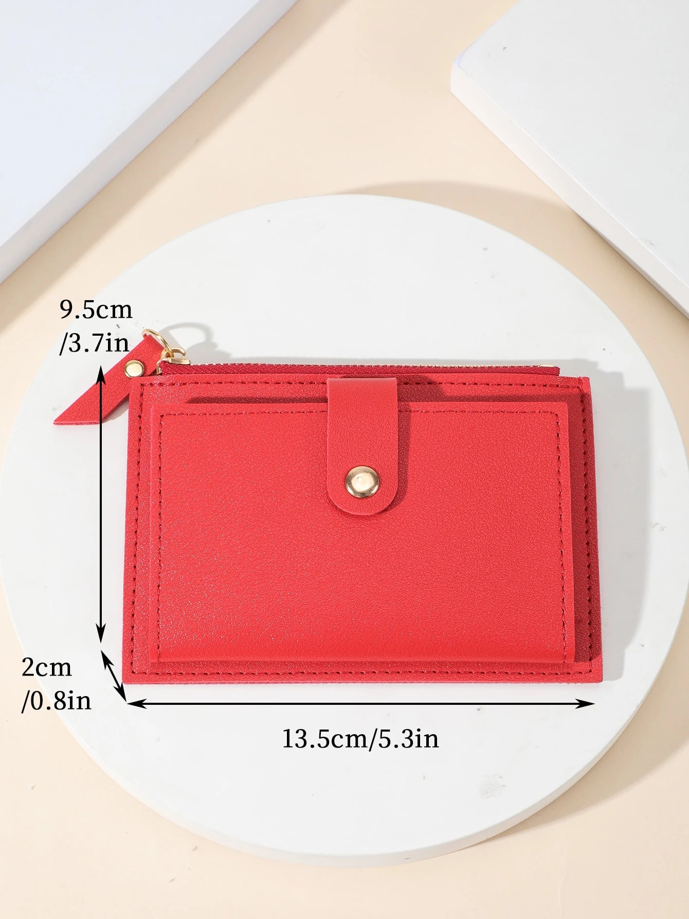medidas de la cartera roja 13.5 × 9.5 × 2 cm