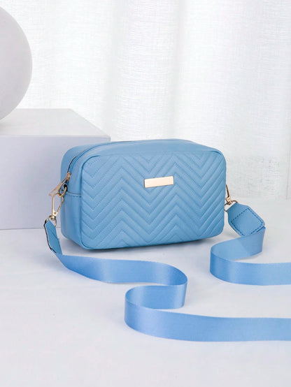 bolso cuadrado azul acolchado vista frontal moderna