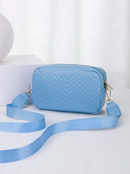 vista trasera del bolso azul acolchado para dama