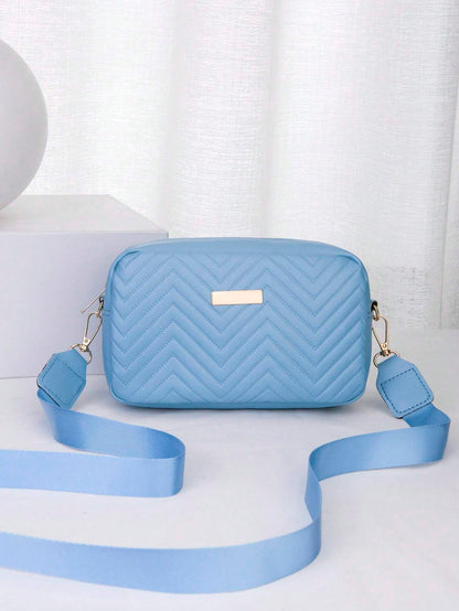 mini bolso azul acolchado para dama con correa ajustable