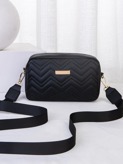 mini bolso negro acolchado para dama con correa ajustable
