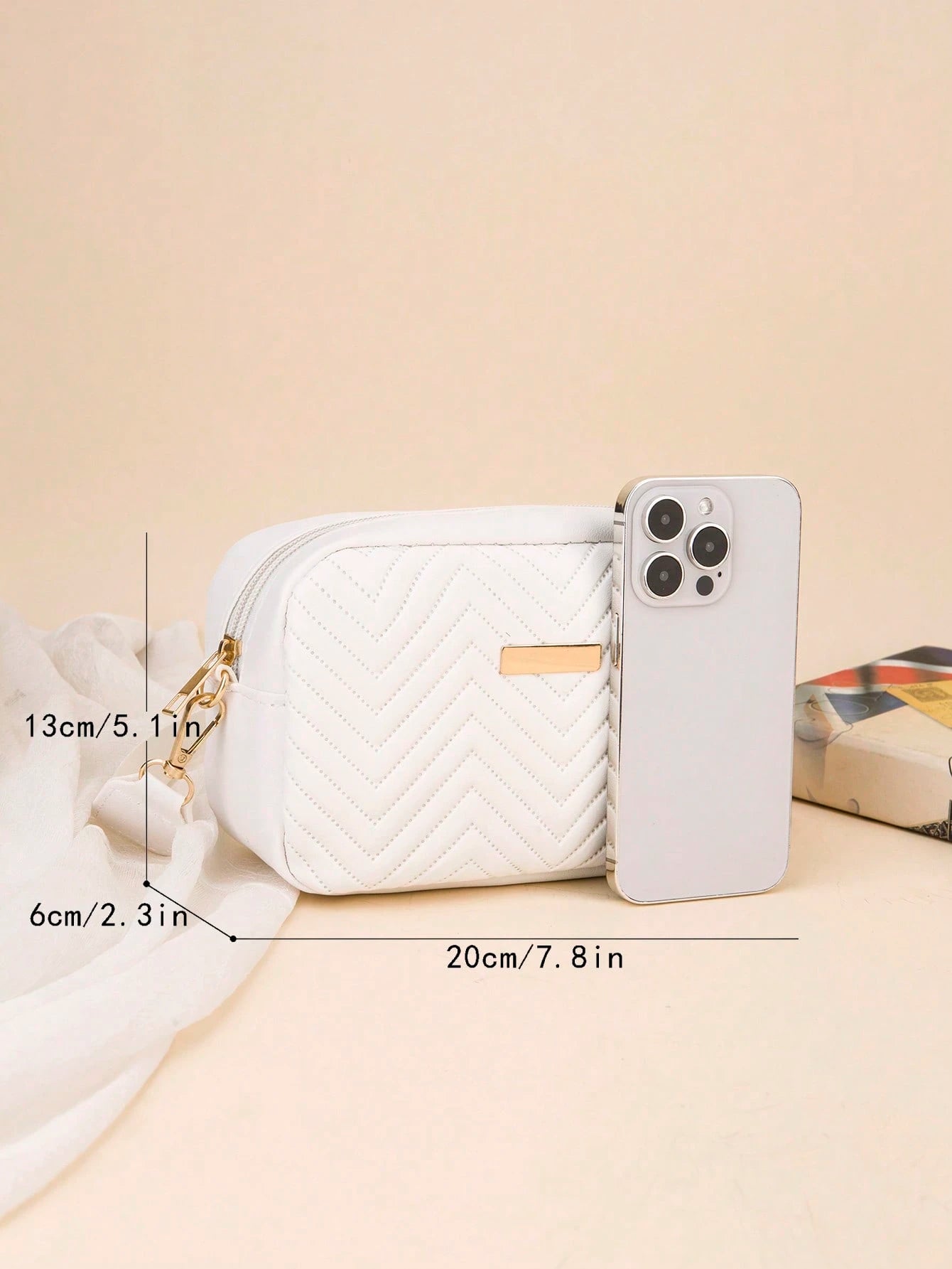 medidas del mini bolso acolchado blanco 20×13×6 cm